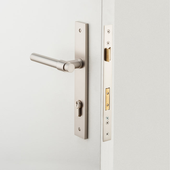 Project image Iver Helsinki Lever Rectangular Backplate Entrance Kit with High Security Lock Satin Nickel 14896KENTR60KT - The Blue Space
