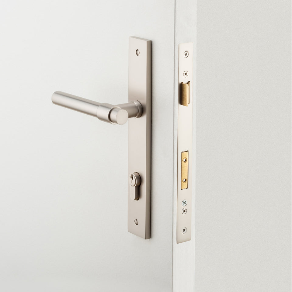 Iver Helsinki Lever Rectangular Backplate Entrance Kit with High Security Lock Satin Nickel