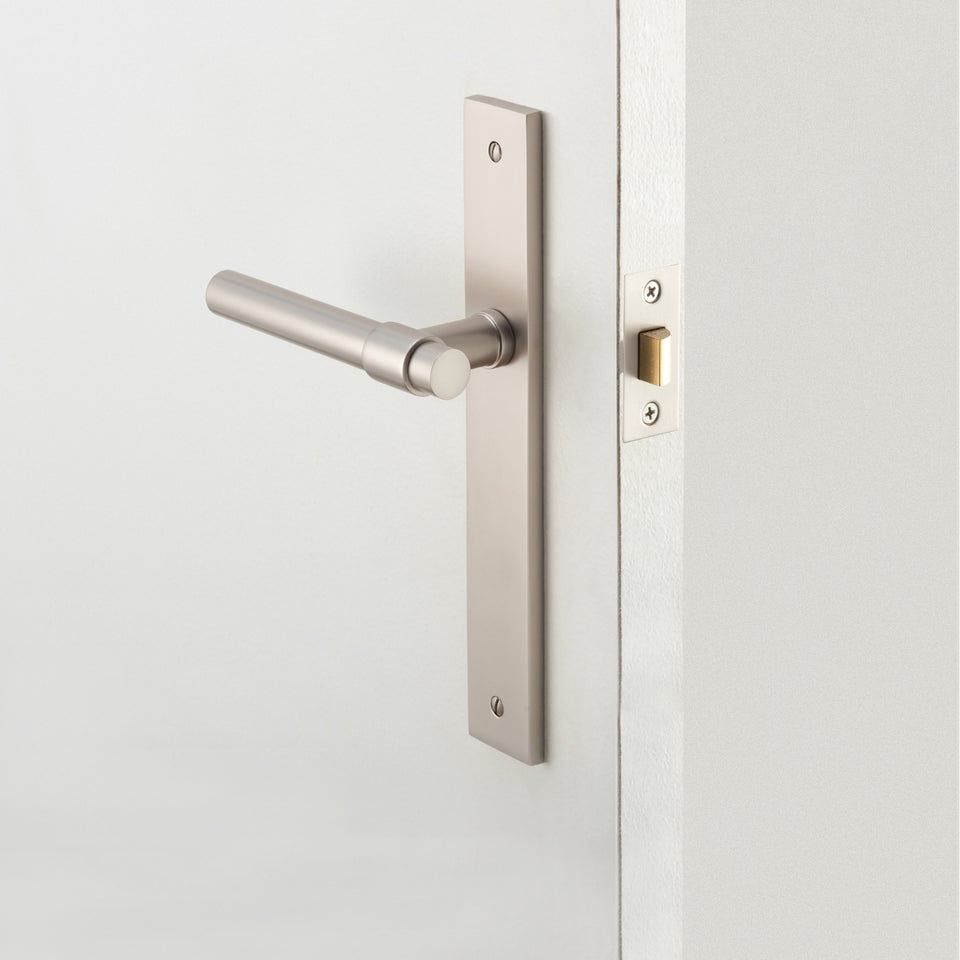Iver Helsinki Lever Rectangular Backplate Passage Kit Satin Nickel