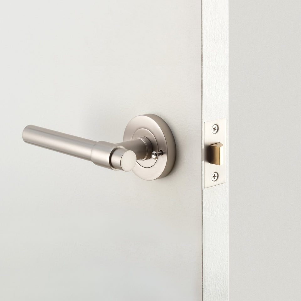 Iver Helsinki Lever Round Rose (Inbuilt Privacy) Satin Nickel