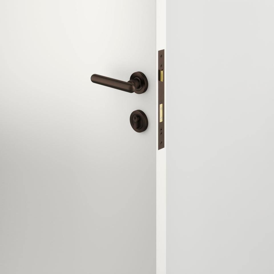 Iver Puerto Lever Round Rose Entrance Kit with Separate High Security Lock Key/Key Signature Brass