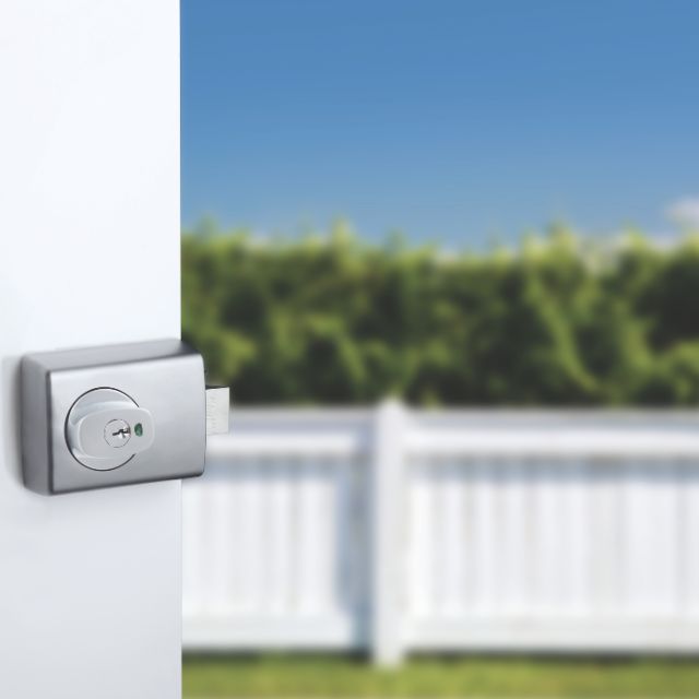 Lifestyle Lockwood 001 Double Cylinder Deadlatch Knob with Open In Strike Satin Chrome Pearl 001-1K1SPDP - The Blue Space