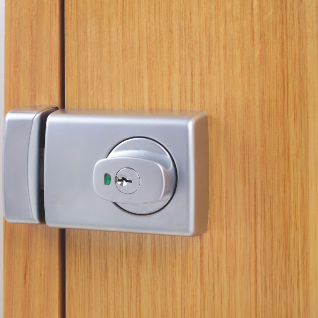 Lockwood 001 Double Cylinder Deadlatch Knob with Open In Strike Satin Chrome Pearl