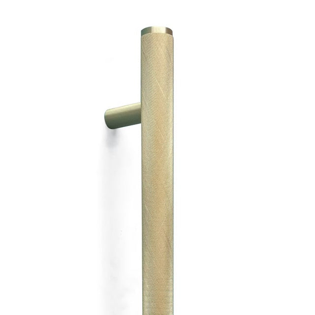 Momo Bellevue Knurled Entry Pull Handle Brushed Satin Brass BVEPKN.BSB - The Blue Space