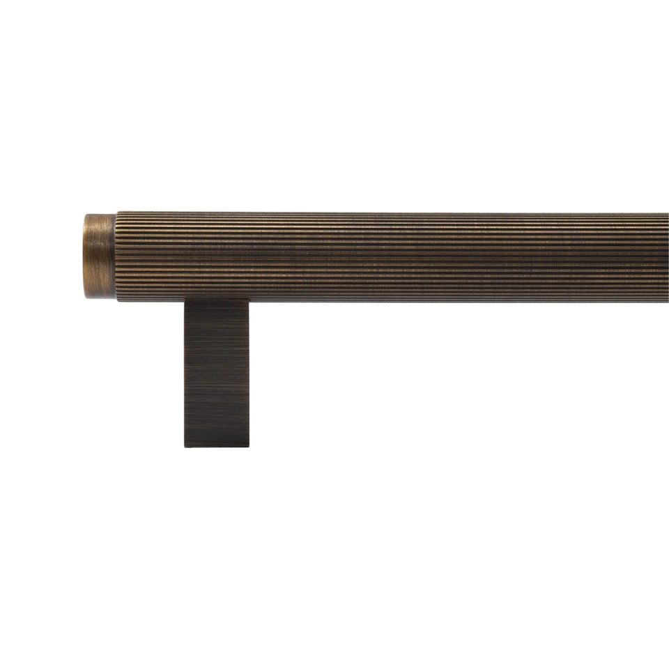 Momo Handles Bellevue Lined Bar Pull Bronze