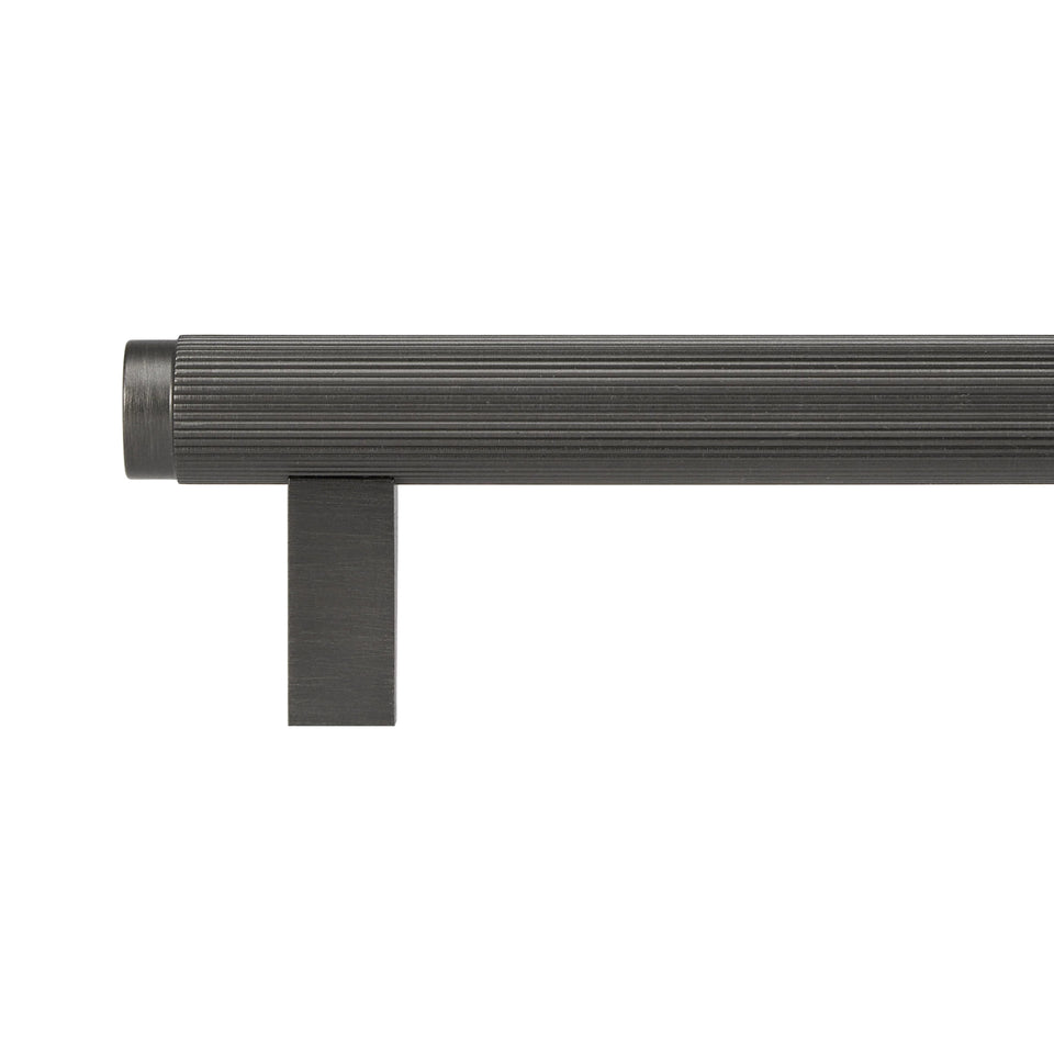 Momo Handles Bellevue Lined Bar Pull Gunmetal