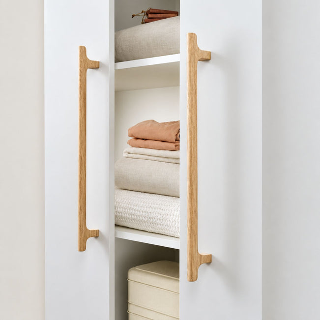 Momo Handles Hinoki Big Handle Oak HIN0682.832.OAK