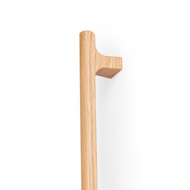 Momo Handles Hinoki D Handle 832mm Oak HIN0682.832.OAK - The Blue Space
