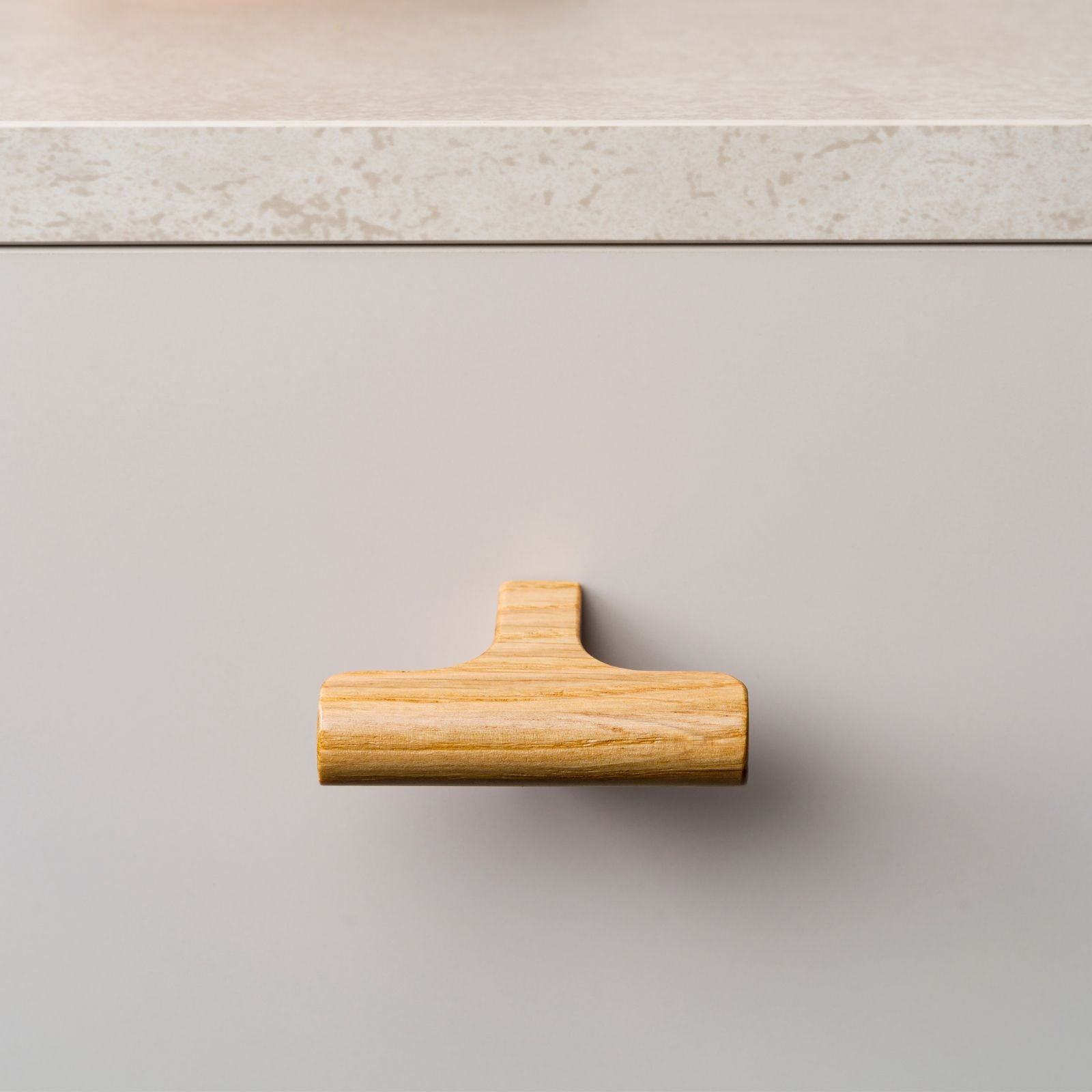Lifestyle Momo Handles Hinoki T Knob 60mm Oak HIN0681.060.OAK - The Blue Space