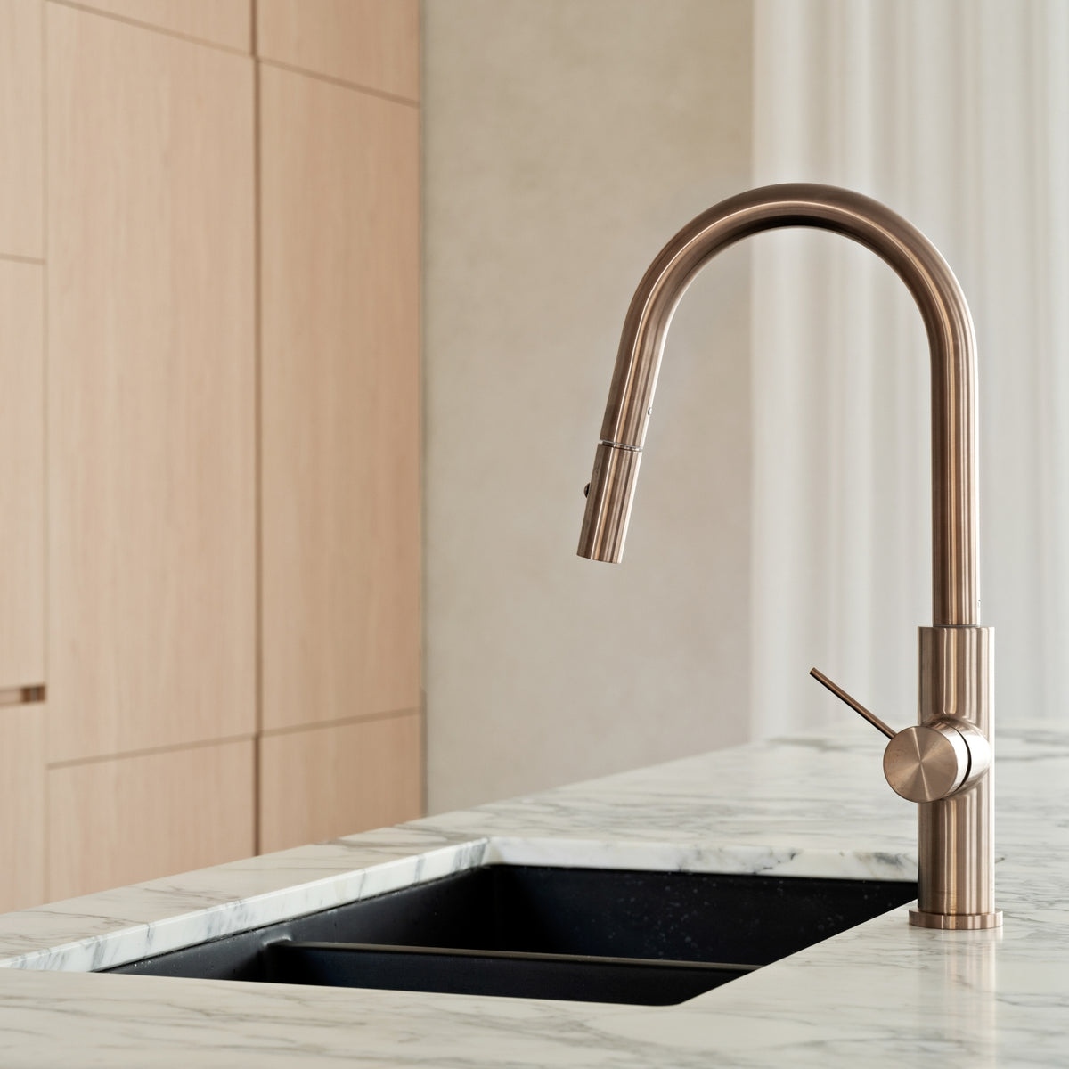 Lifestyle 3 Nero Mecca Smart Sensor Pull Out Kitchen Mixer Brushed Bronze NR221908ABZ - The Blue Space