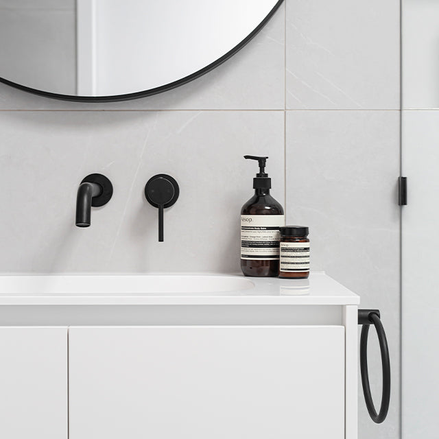 Phoenix Vivid Slimline Plus Wall Basin/Bath Outlet 180mm - Matte Black