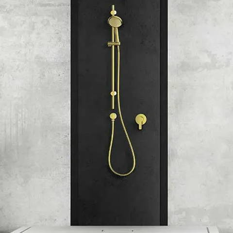 the-blue-space-type-rail-showers