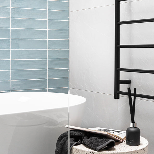 Lifestyle Thermorail Non Heated Round 5 Bar 630x800 - Black - The Blue Space