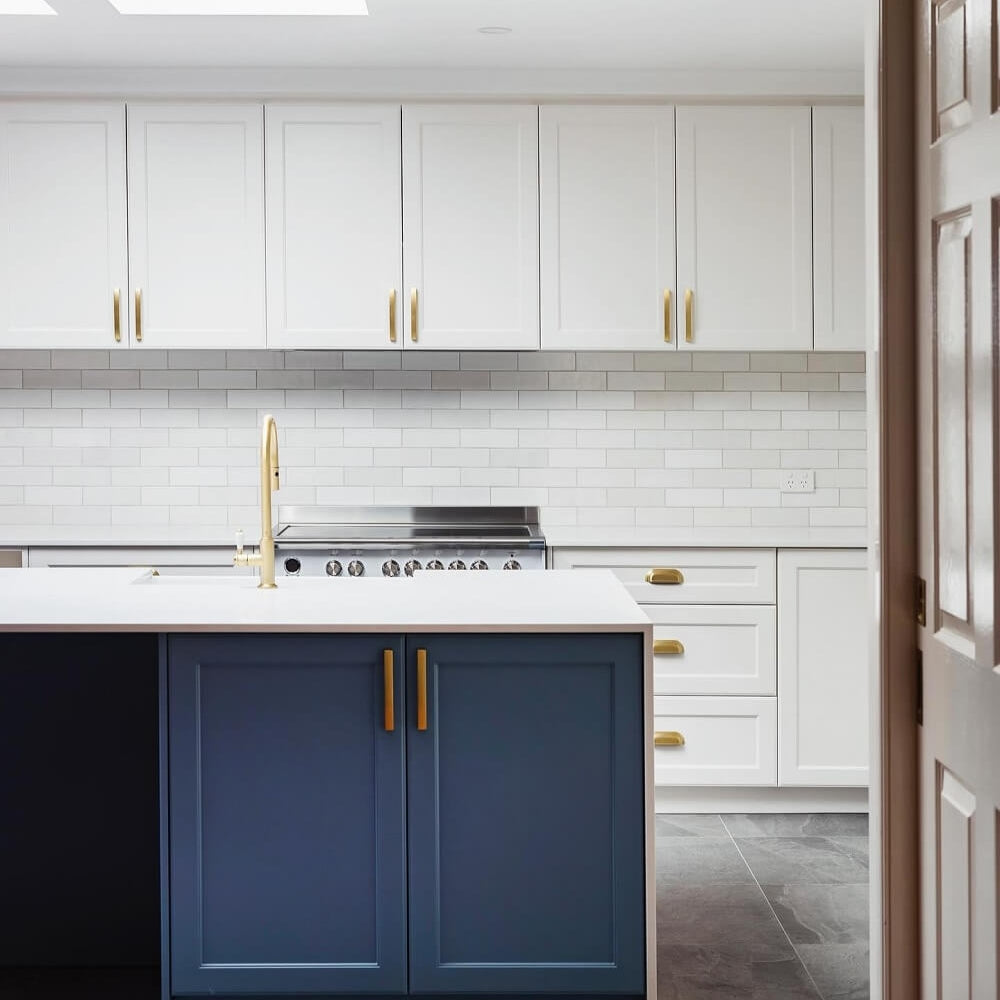 Lifestyle 7 Turner Hastings Ludlow Pull Out Sink Mixer with Metal Lever Handle - Brushed Brass LU115PM-S-BB - The Blue Space