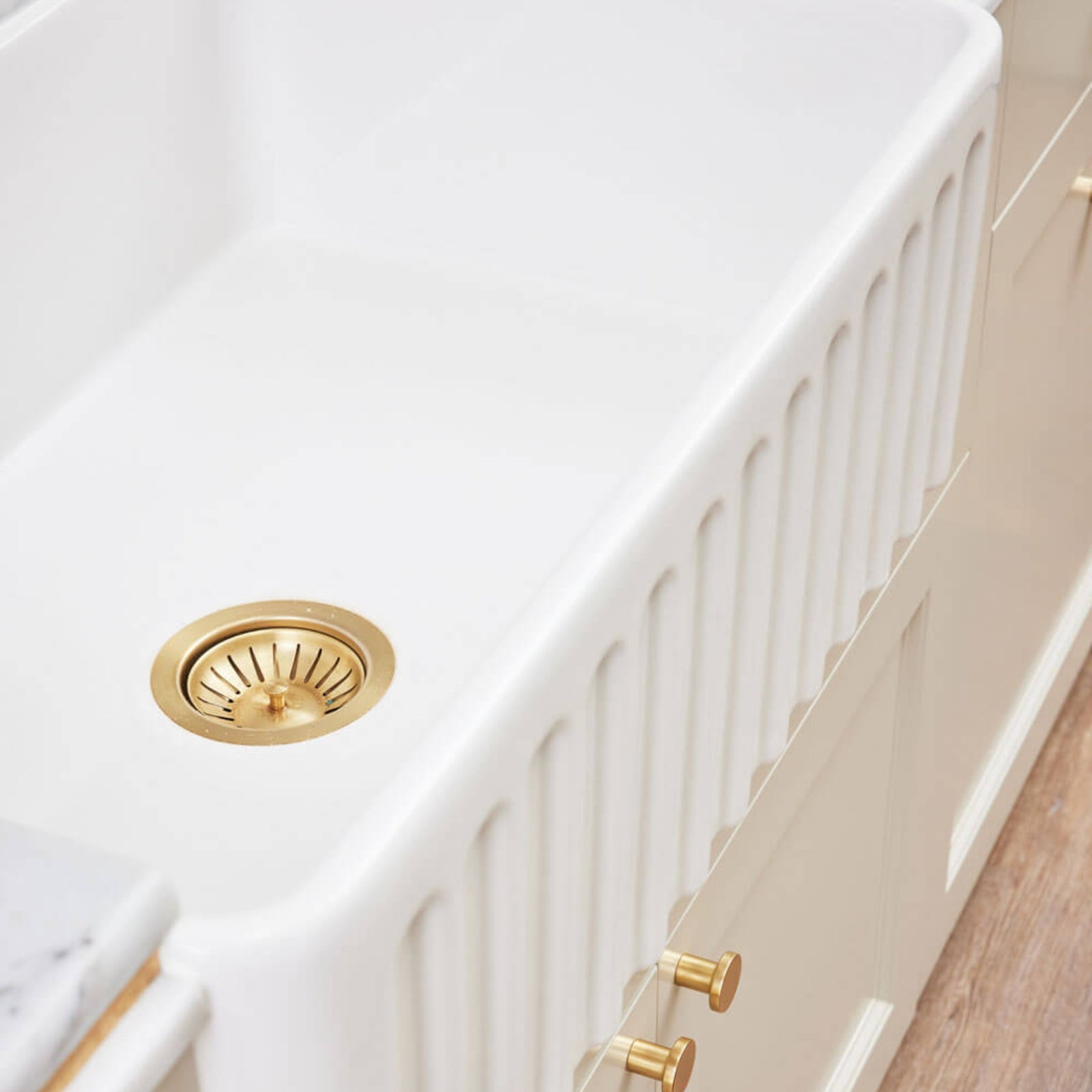 Lifestyle 9 Turner Hastings Novi 75 x 46 Fireclay Single Butler Sink, Universal Flat or Ribbed - Gloss White NO75FS - The Blue Space