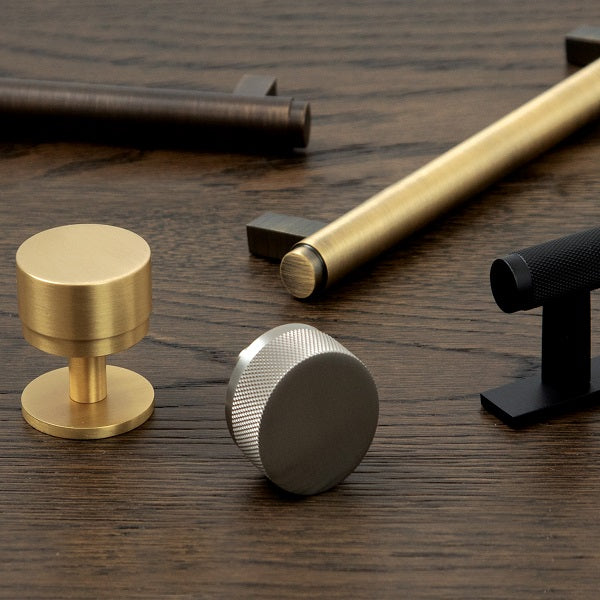 Momo Handles Bellevue Bar Pull Brushed Satin Brass