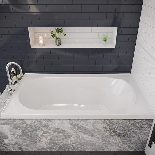 Decina Bambino Inset Bath modern with black tiling